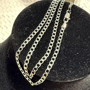 Pretty Bird White Gold Plated 18 inch Chain Necklace